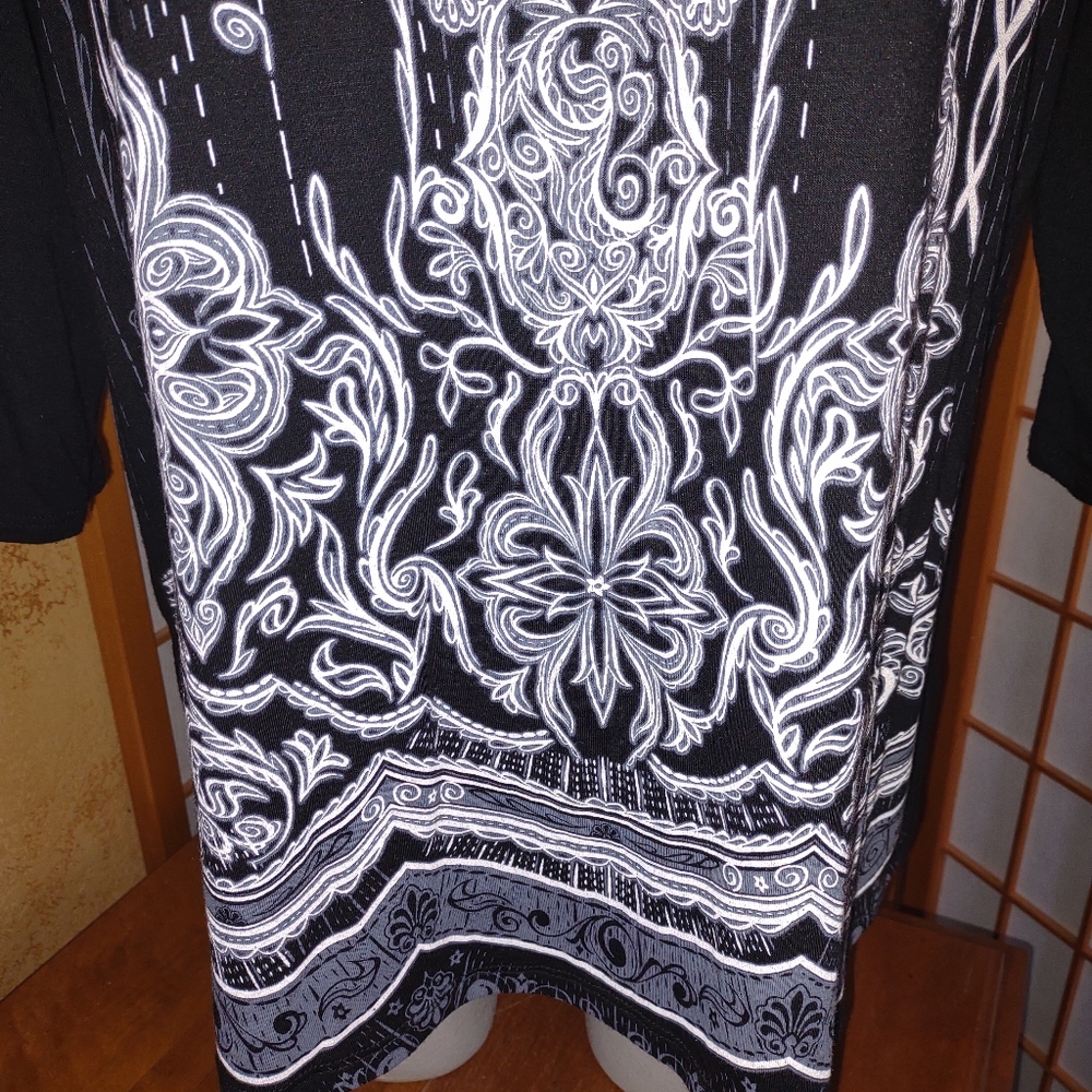 B.L.E.U. bling & lace 2X tunic top - Picture 4 of 10